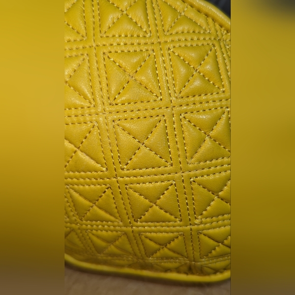 Kate Spade Wing It Pineapple Purse EUC - Picture 9 of 11